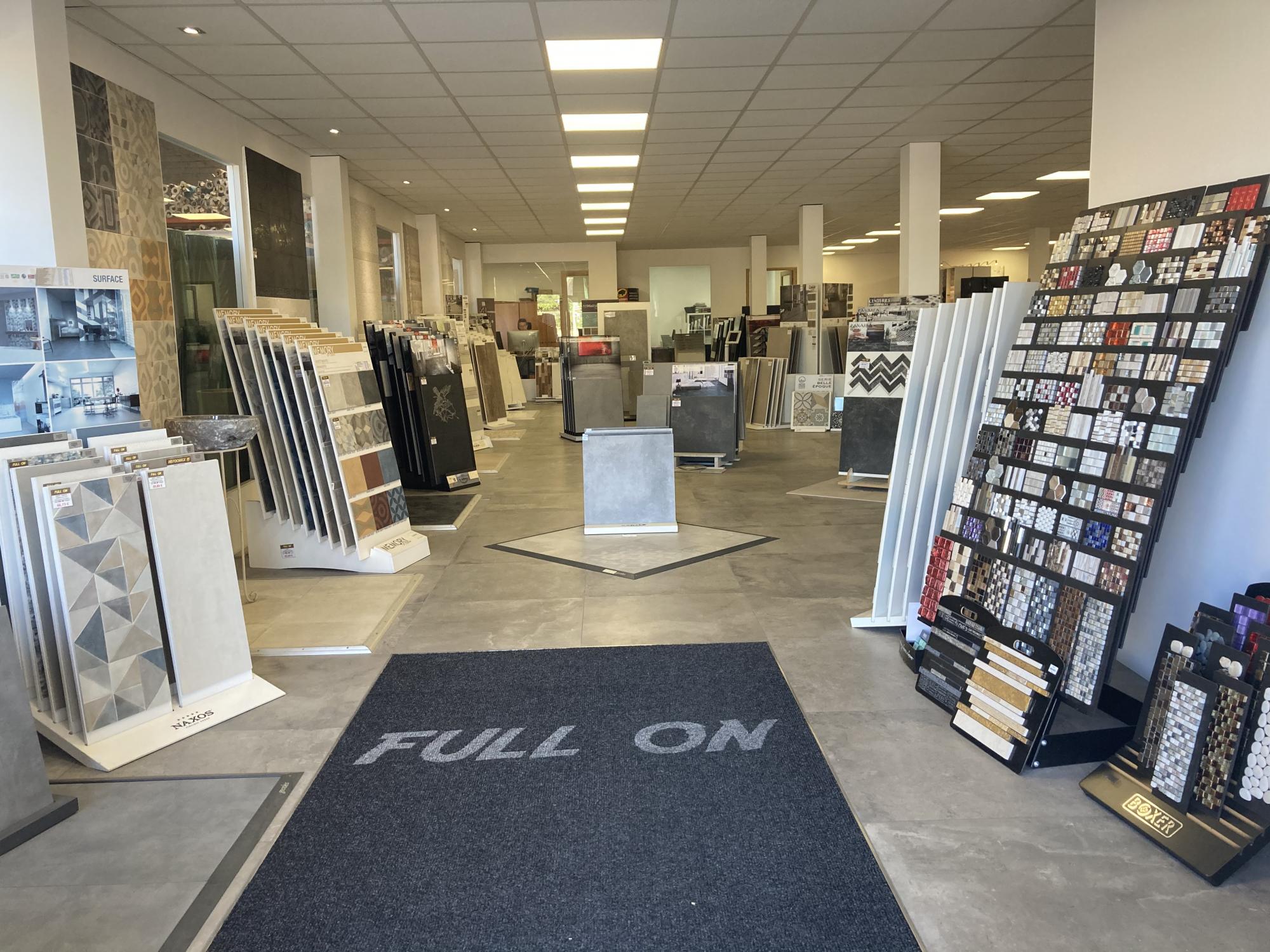 Showroom Full On Cannes